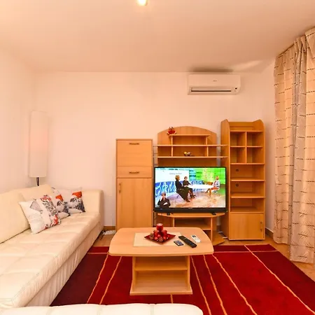 Ferienwohnung Fur 6 Personen Ca 60 Qm In Pula, Istrien Istrische Riviera Apartment *