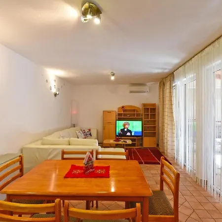Apartment Ferienwohnung Fur 6 Personen Ca 60 Qm In Pula, Istrien Istrische Riviera