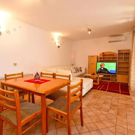 Ferienwohnung Fur 6 Personen Ca 60 Qm In Pula, Istrien Istrische Riviera Apartment